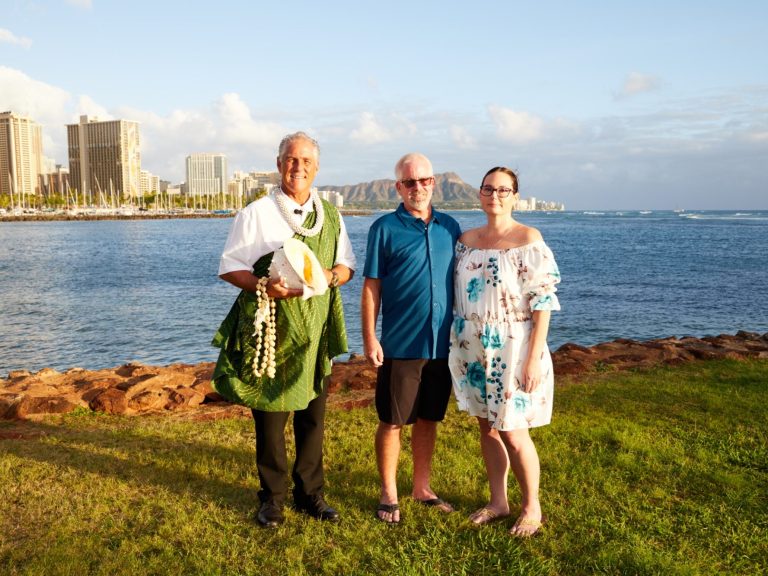 Hawaii wedding & vow renewal ukulele musician.